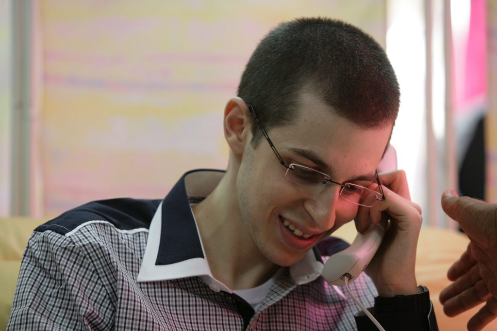 כמה טוב שבאת הביתה! כמה טוב שבאת הביתה!