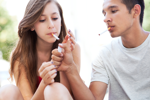 תחקיר: איך זה שלמרות ""חוק העישון", ברוב בתי הספר בארץ ממשיכים לעשן?